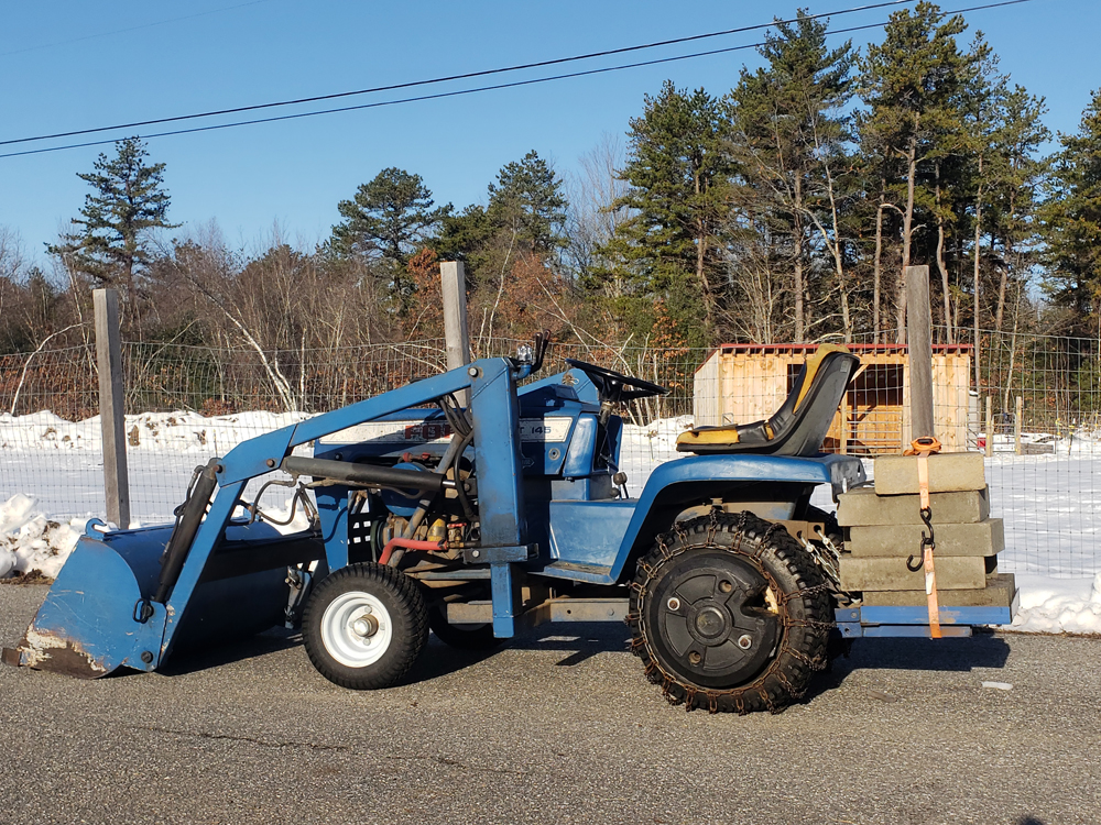 Lawn tractor deals with loader