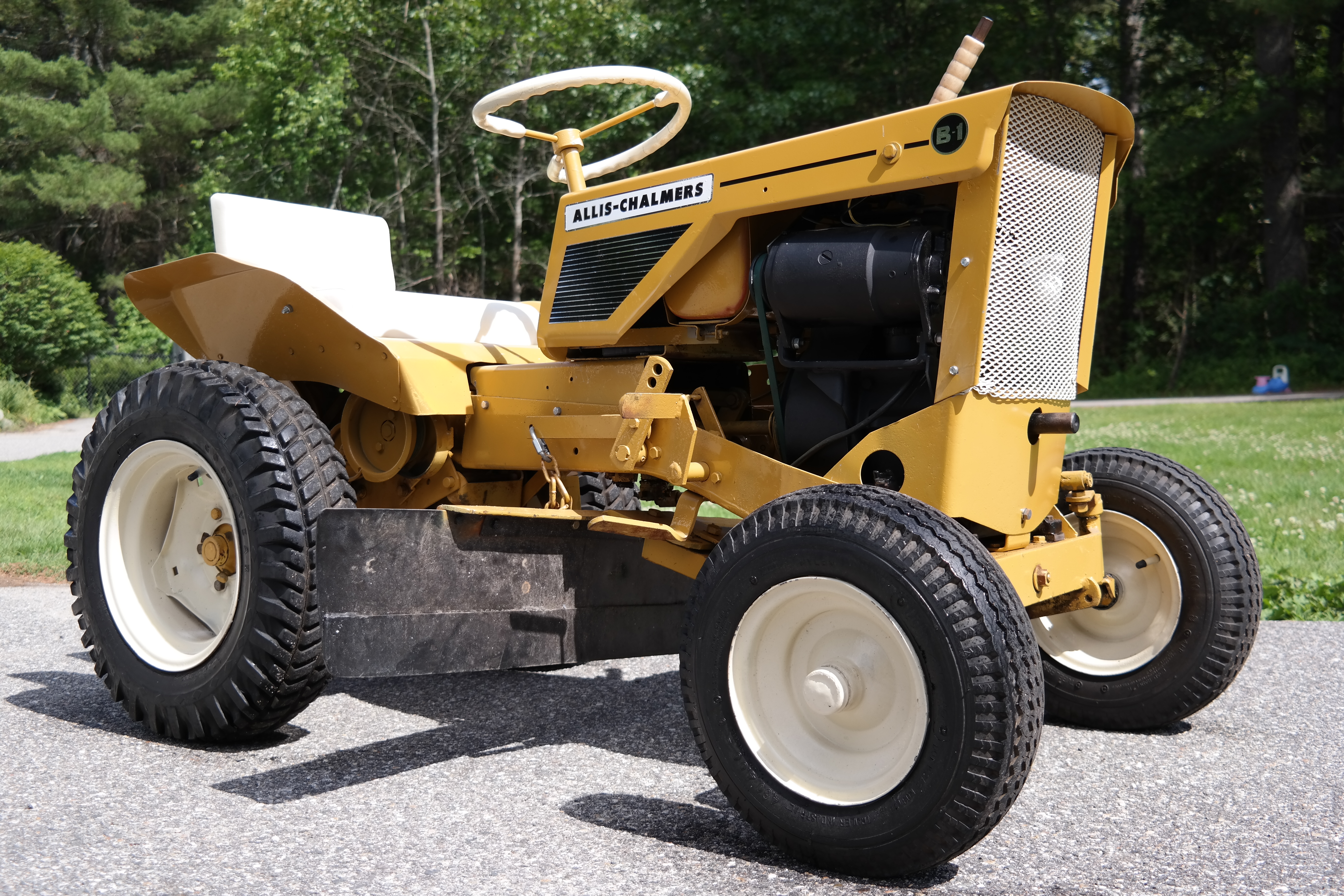 Vintage garden tractors 2025 for sale near me